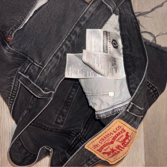 NWOT LEVI DENIM SHORTS - Picture 4 of 4